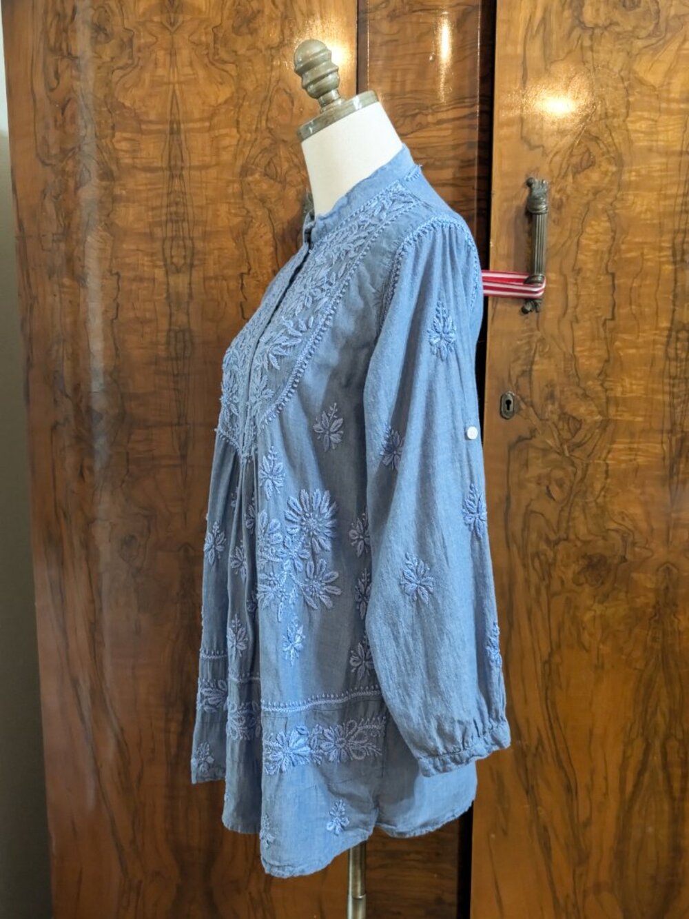 Kyla Seo Blue Chambray Embroidered Babydoll Blouse S Button Front Boho Peasant - Picture 5 of 7